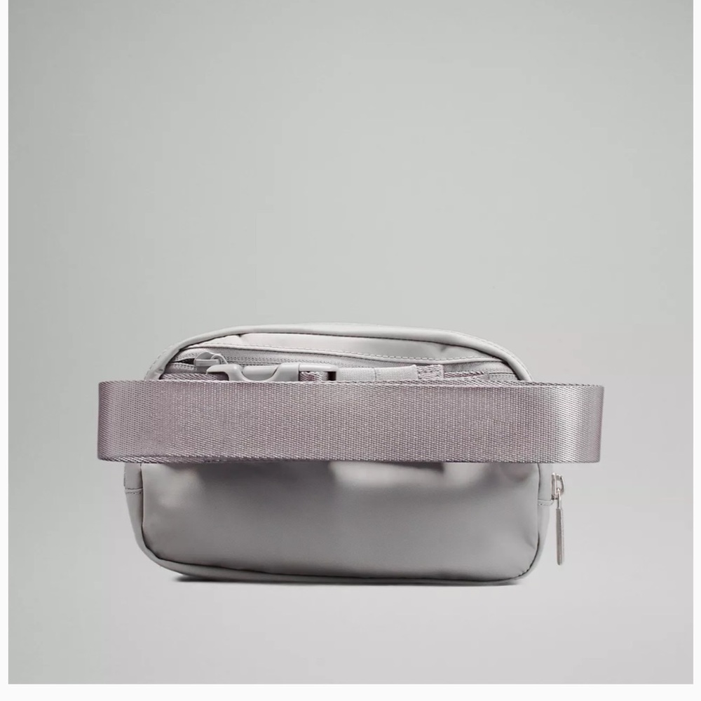 Lululemon Everywhere Belt bag - Picture 4 of 7